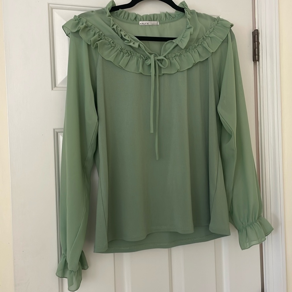 🩷 3/$18 Kaily K pastel mint green light green ruffle trim blouse